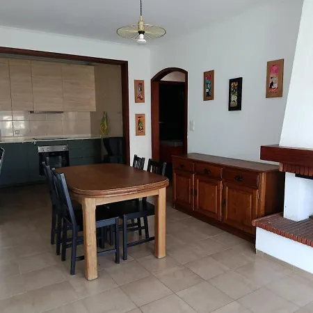 Two-bedroom On Apartamento Azurara